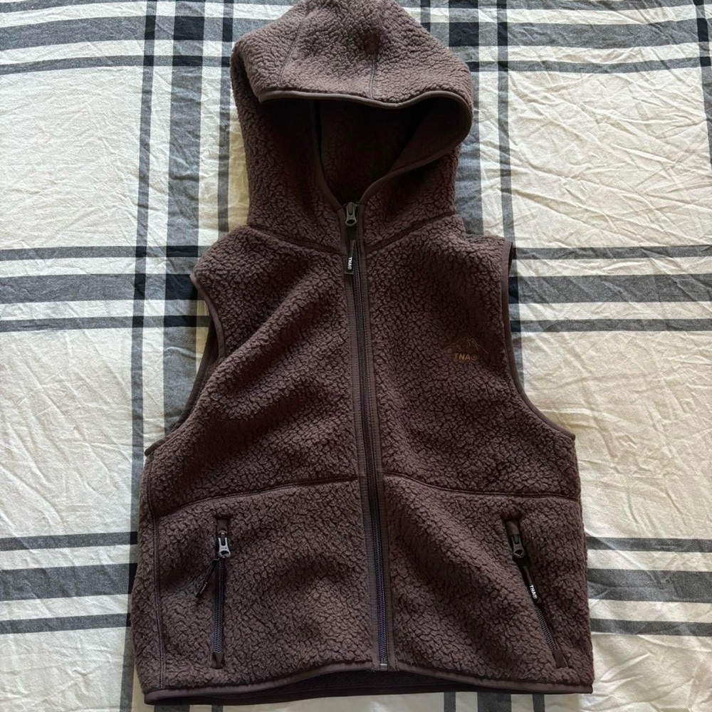 Aritzia Tna Bigfoot Polar Boulder Fleece Vest in Rich Mocha Brown